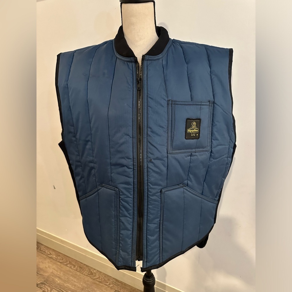 RefrigiWear Men's XL Lightweight Fiberfill Insulated Workwear Vest 0599R